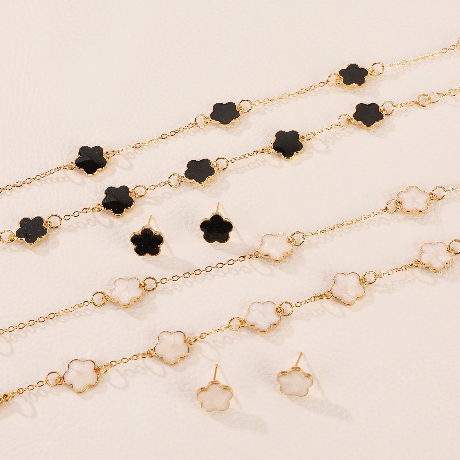 Same Style as Stars2025New Five-leaf Clover Jewelry Set for Women Simple Petal Necklace Five-leaf Flower Bracelet Ring Earrings4Set shipped together for safety