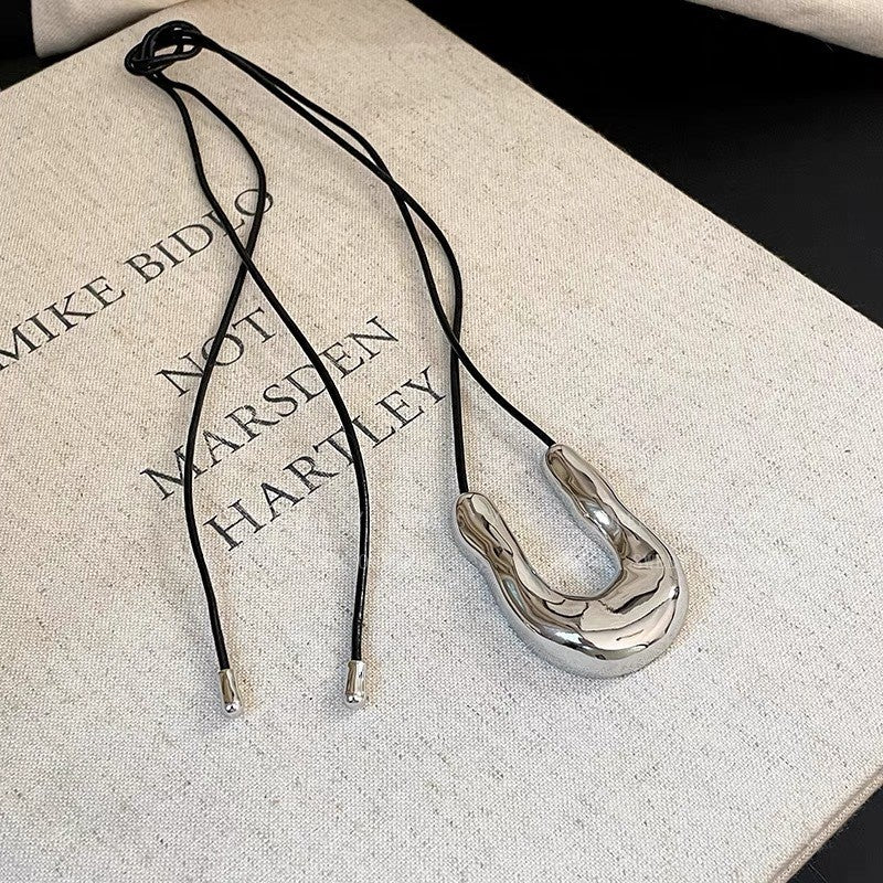 Star Custom New Mysterious Black Long Geometric Pendant Necklace for Women New Chinese Style Niche High-end Versatile Necklace Wholesale