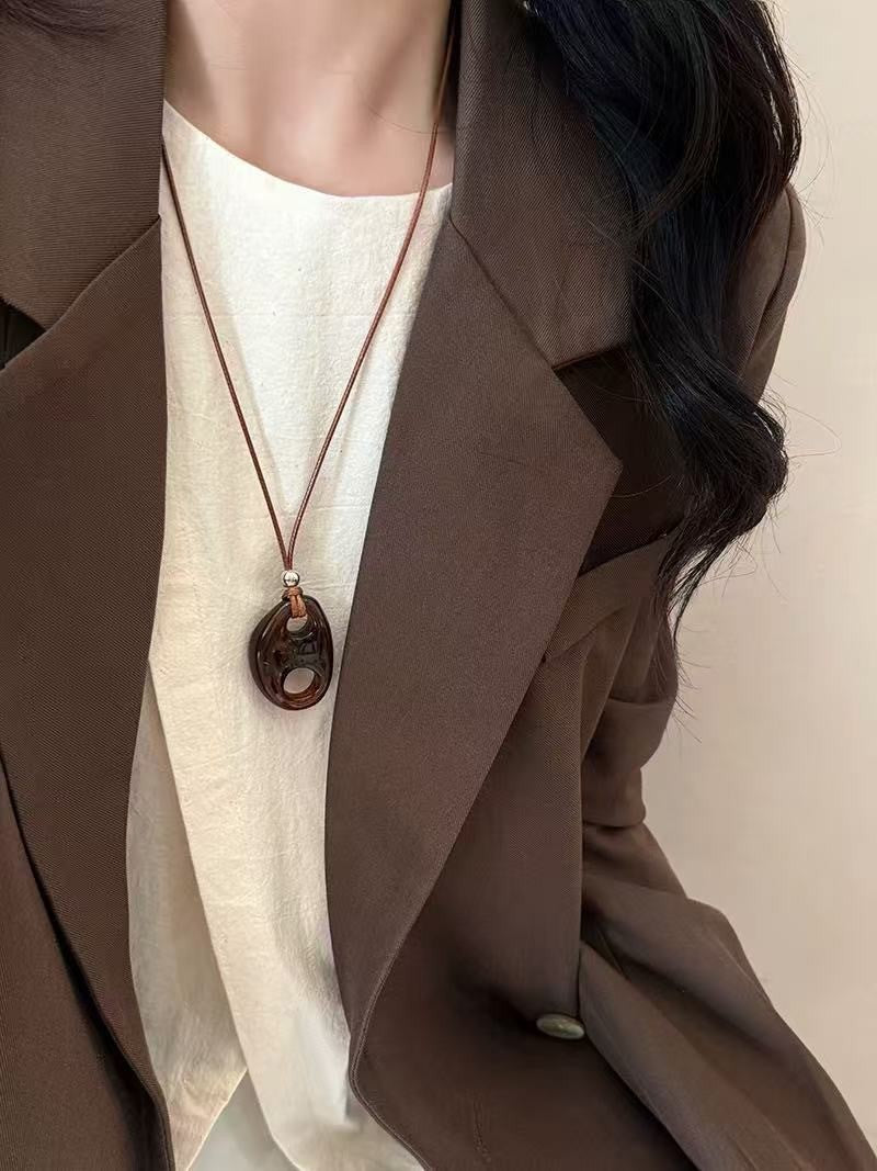 Star Custom New Mysterious Black Long Geometric Pendant Necklace for Women New Chinese Style Niche High-end Versatile Necklace Wholesale