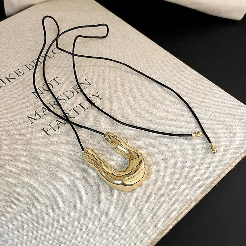 Star Custom New Mysterious Black Long Geometric Pendant Necklace for Women New Chinese Style Niche High-end Versatile Necklace Wholesale