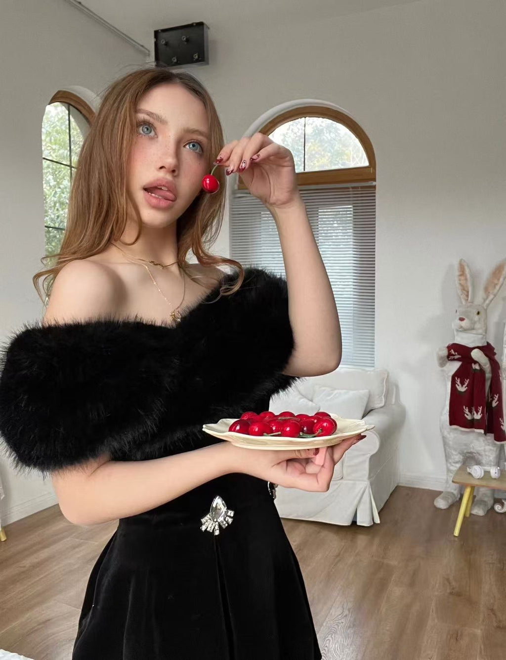 Celebrity Custom High-End Fur Single-Piece Strapless Velvet Dress with Gloves and Fur Shawl European Style Evening Elegant Look