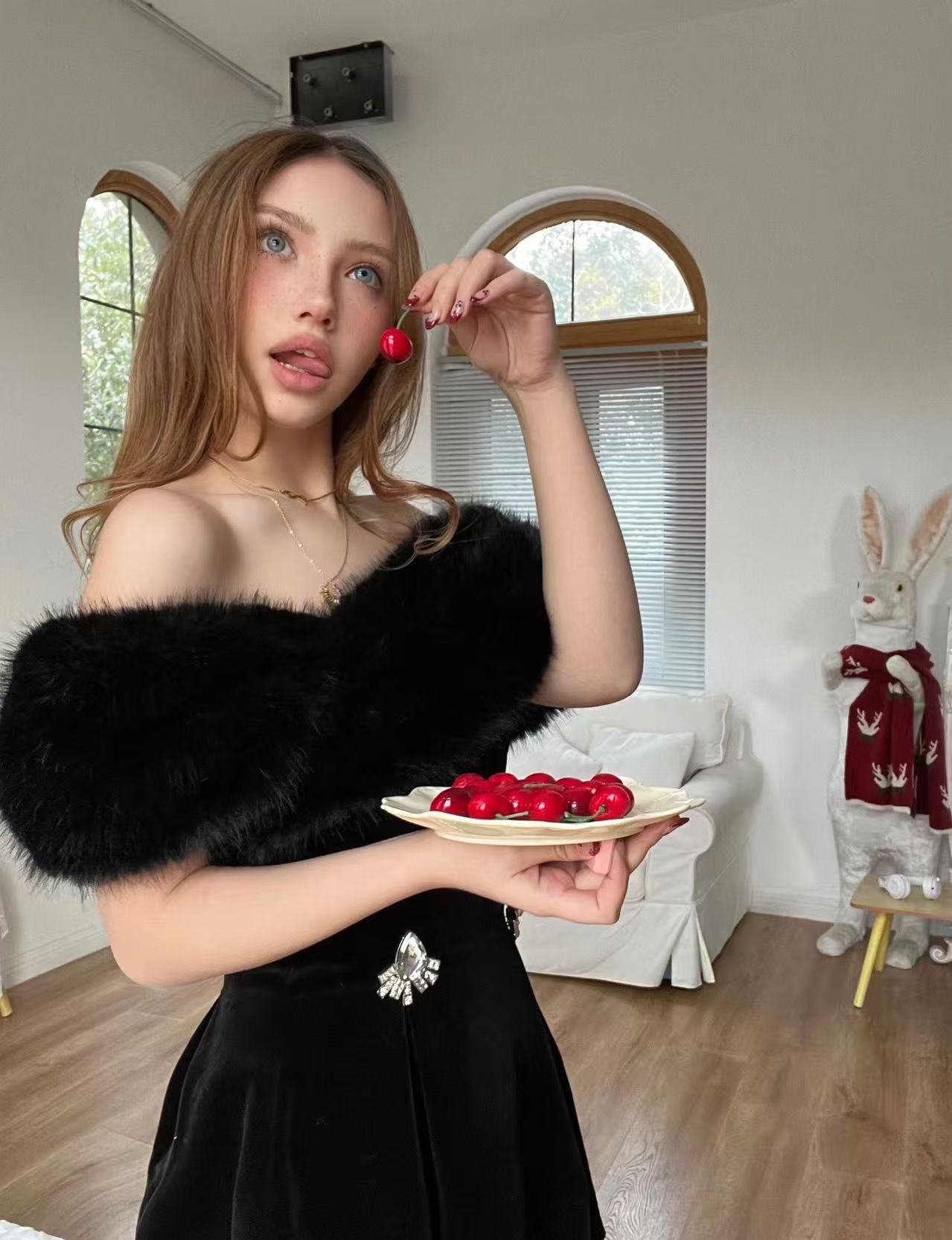 Celebrity Custom High-End Fur Single-Piece Strapless Velvet Dress with Gloves and Fur Shawl European Style Evening Elegant Look