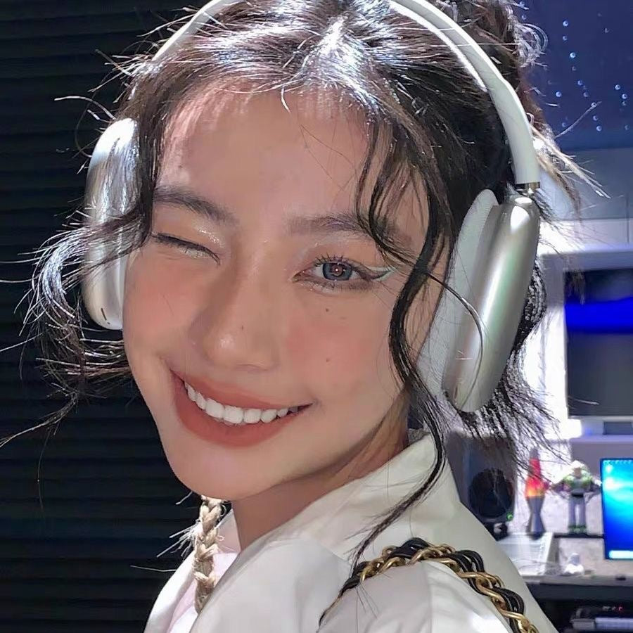 "It Girl" Aesthetic Wireless Headphones - Silver Y2K Tech