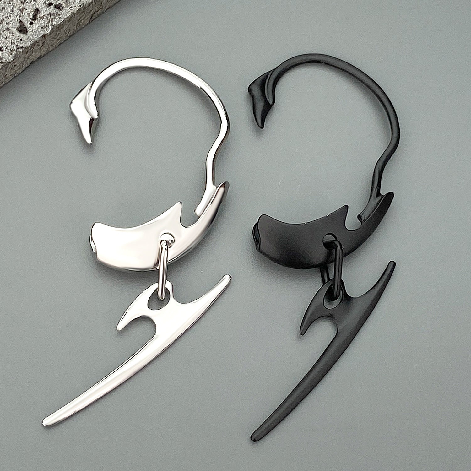 Star Style Thorn Spine Skeleton Mechanical Style Ear Hook Niche Design Irregular Metal Non-Pierced Ear Clip Unisex Earrings Has Been Blessed for Safety