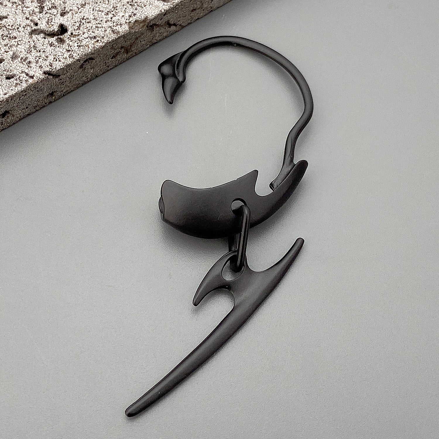 Star Style Thorn Spine Skeleton Mechanical Style Ear Hook Niche Design Irregular Metal Non-Pierced Ear Clip Unisex Earrings Has Been Blessed for Safety