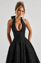 New V Collared Halter Neck Sleeveless Jacquard Tie Waist Dress Mid-Length High-End Formal Dress Trendy