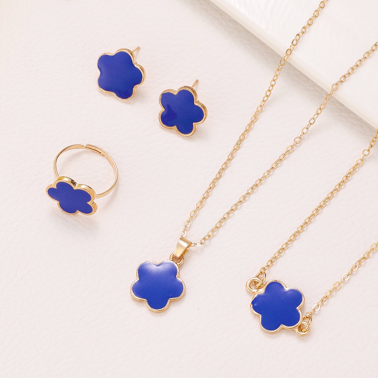 Same Style as Stars2025New Five-leaf Clover Jewelry Set for Women Simple Petal Necklace Five-leaf Flower Bracelet Ring Earrings4Set shipped together for safety