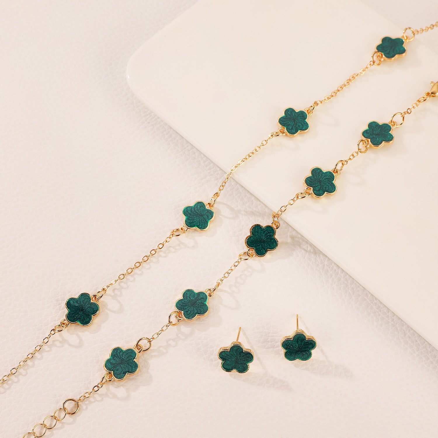 Same Style as Stars2025New Five-leaf Clover Jewelry Set for Women Simple Petal Necklace Five-leaf Flower Bracelet Ring Earrings4Set shipped together for safety