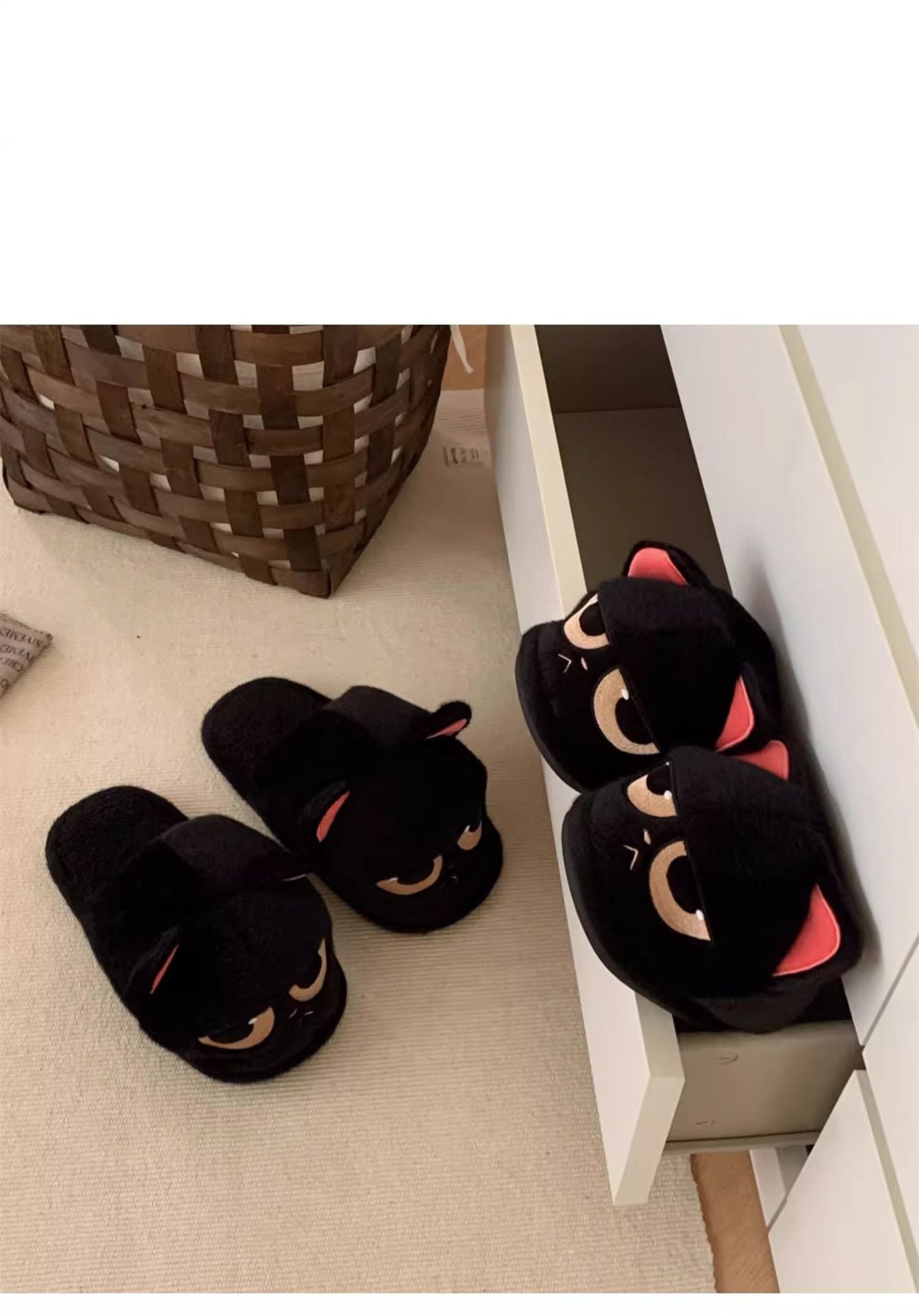 "Mood" Grumpy Cat Plush Slippers - Kawaii Gamer Girl Essential